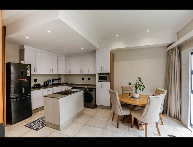 4 BEDROOM TOWNHOUSE FOR SALE IN MORNINGSIDE
